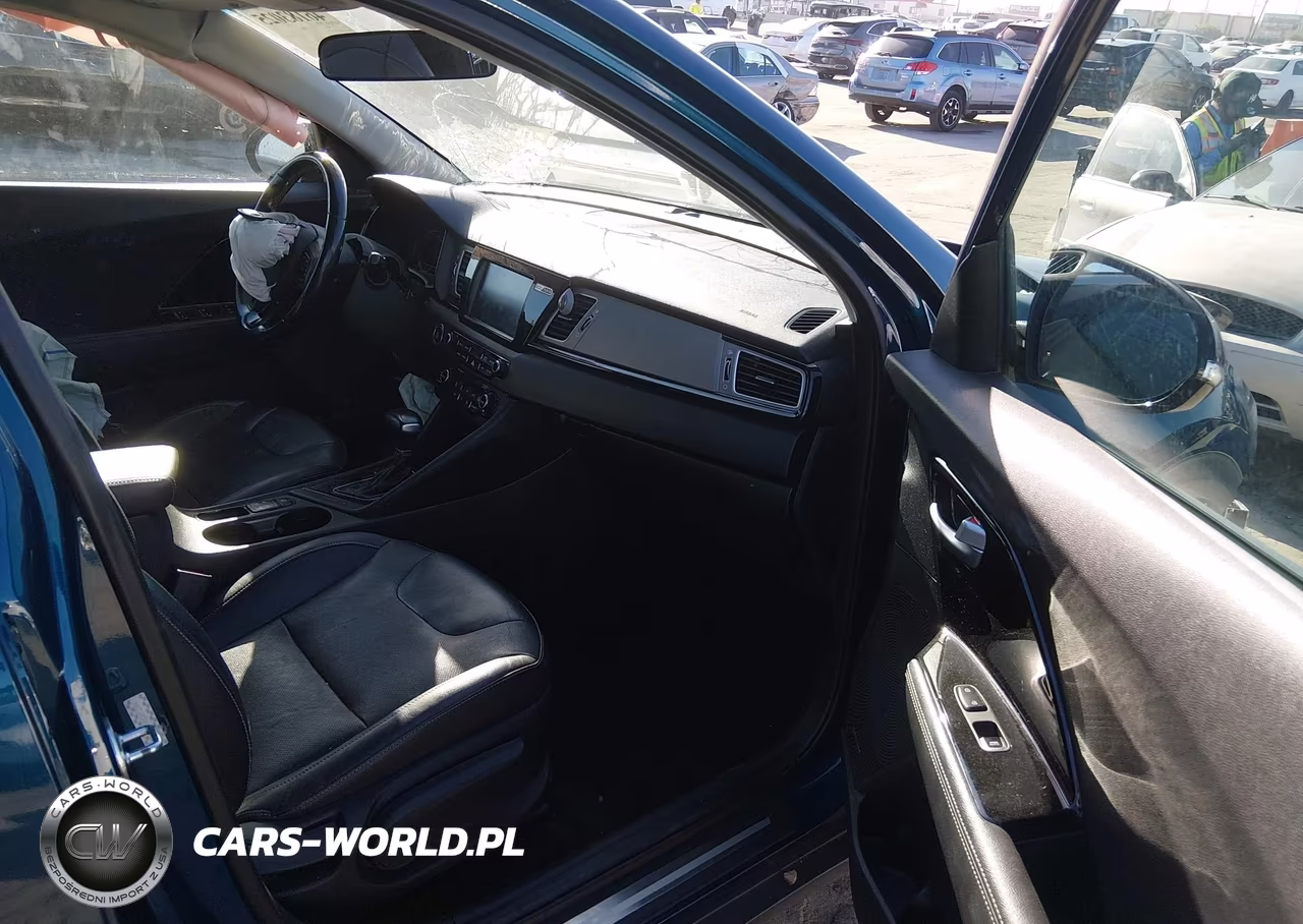 2017 Kia Niro Touring VIN:KNDCE3LC0H5095504 - 5