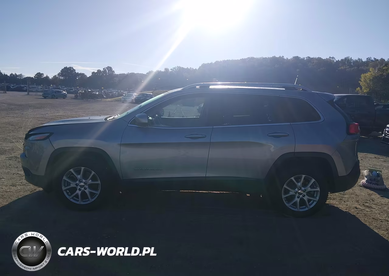 2016 Jeep Cherokee Latitude VIN:1C4PJMCS5GW246212 - 13