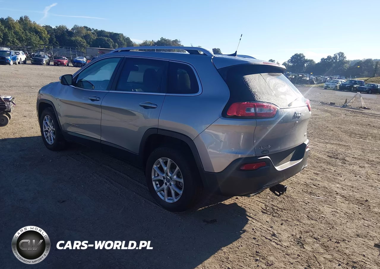 2016 Jeep Cherokee Latitude VIN:1C4PJMCS5GW246212 - 3