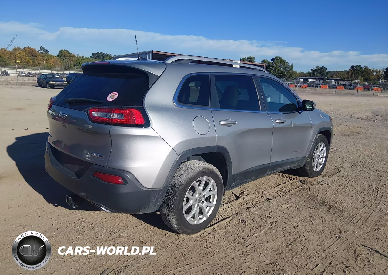 2016 Jeep Cherokee Latitude VIN:1C4PJMCS5GW246212 - 4