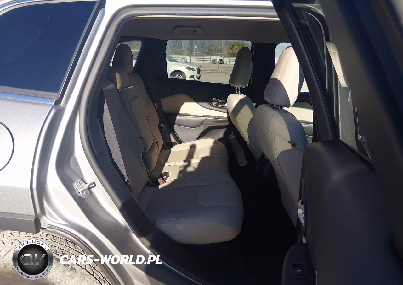 2016 Jeep Cherokee Latitude VIN:1C4PJMCS5GW246212 - 8