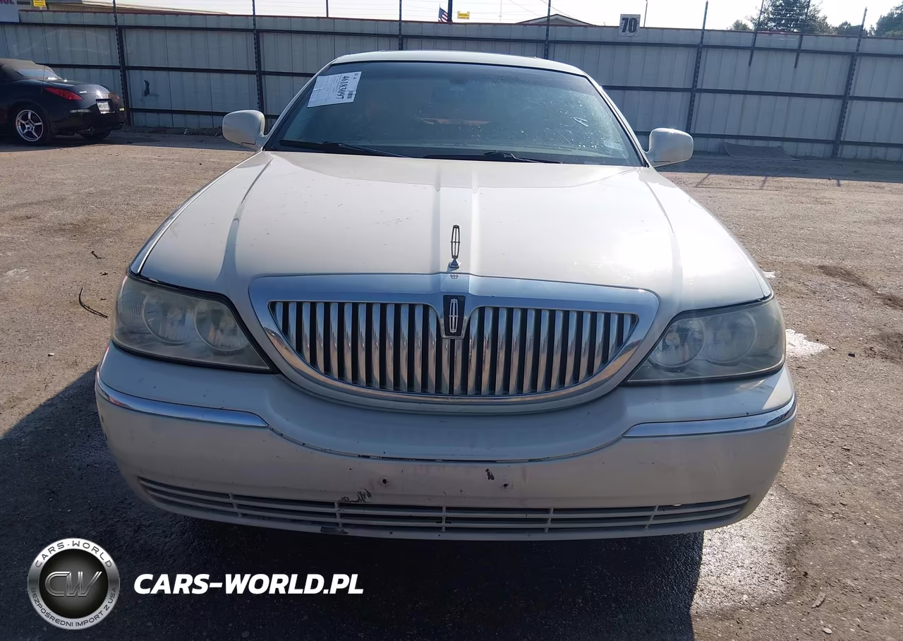 2005 Lincoln Town Car Signature Limited VIN:1LNHM82W25Y651318 - 6