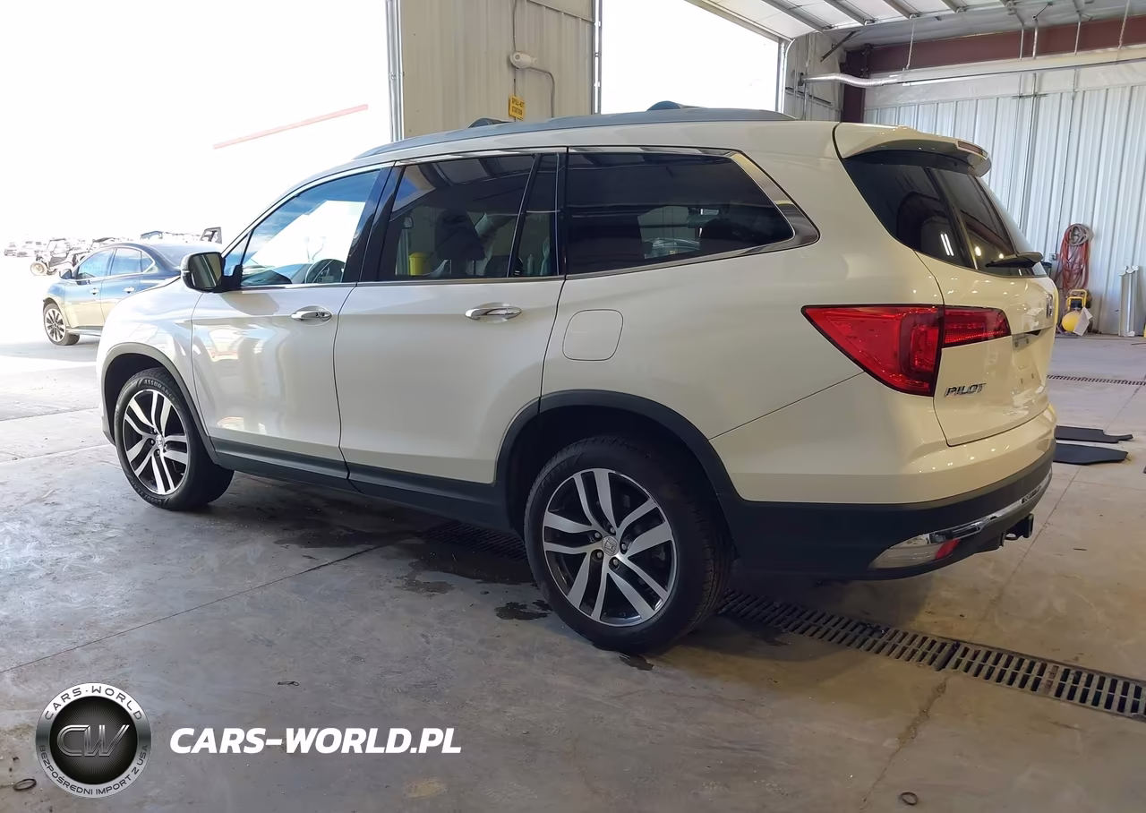 2017 Honda Pilot Touring VIN:5FNYF6H96HB094664 - 3