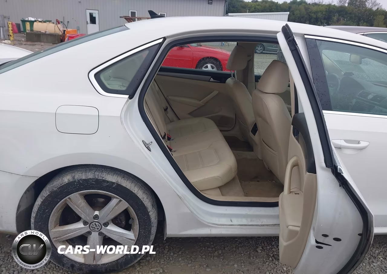 2015 Volkswagen Passat 2.0L Tdi Se VIN:1VWBV7A3XFC051568 - 8