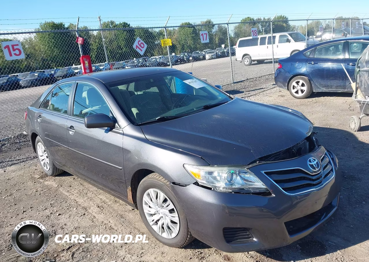 2010 Toyota Camry Le – zdjęcie 1 z 11