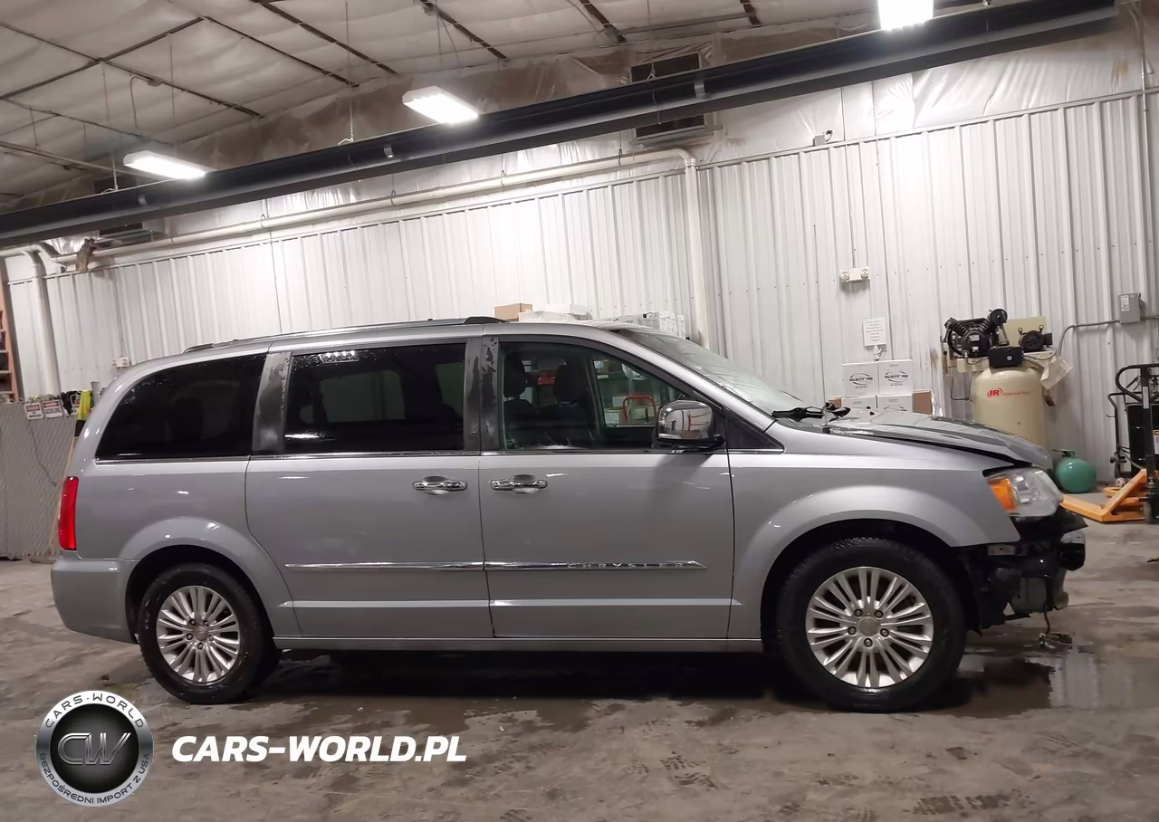 2015 Chrysler Town & Country Limited VIN:2C4RC1JG3FR714932 - 14