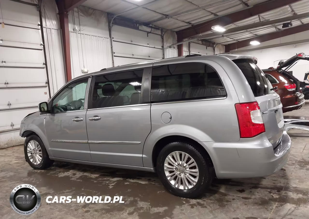 2015 Chrysler Town & Country Limited VIN:2C4RC1JG3FR714932 - 15
