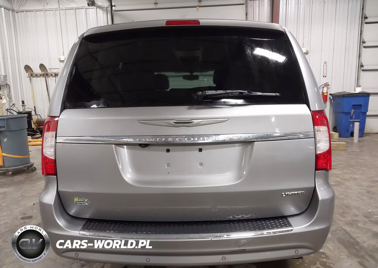 2015 Chrysler Town & Country Limited VIN:2C4RC1JG3FR714932 - 17