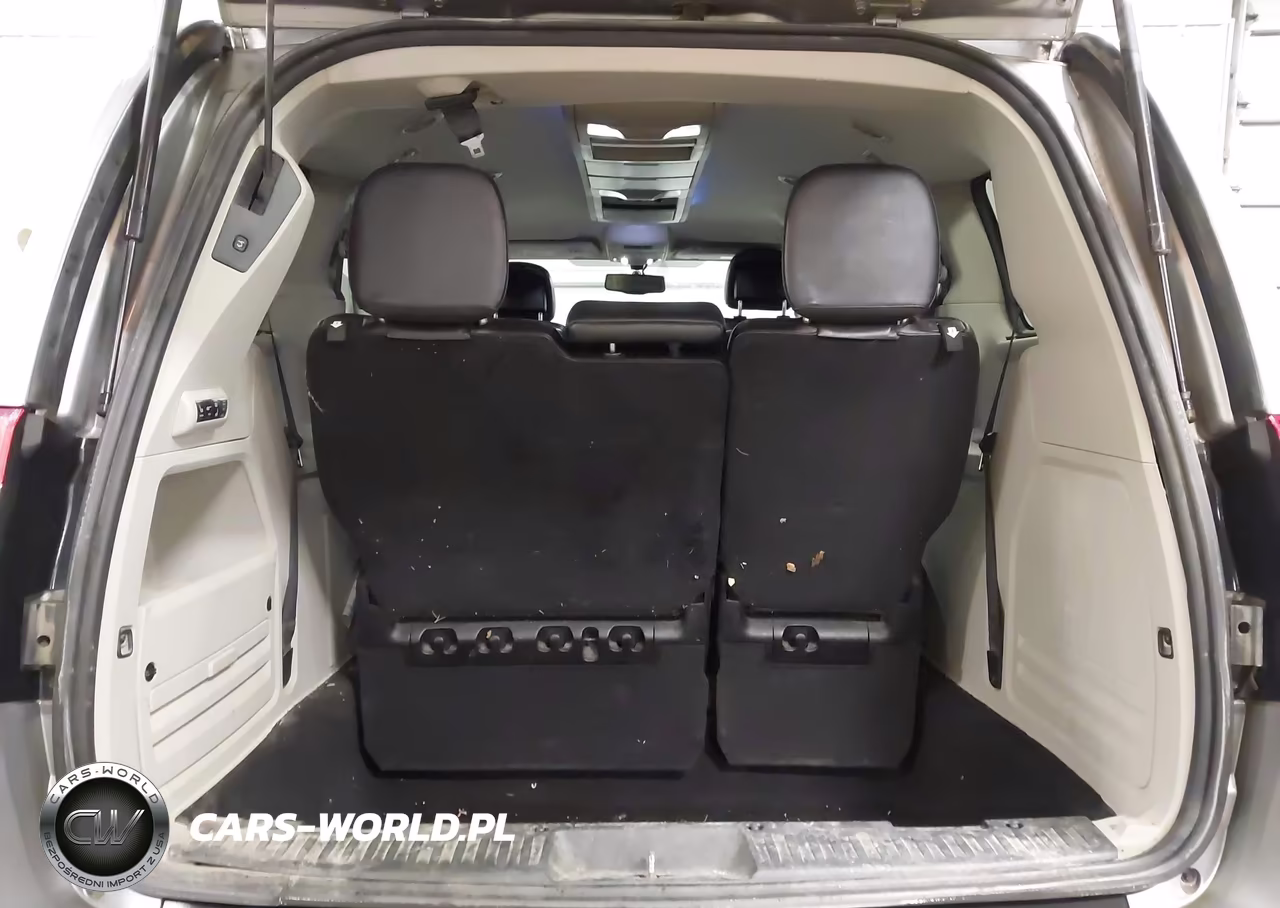 2015 Chrysler Town & Country Limited VIN:2C4RC1JG3FR714932 - 18