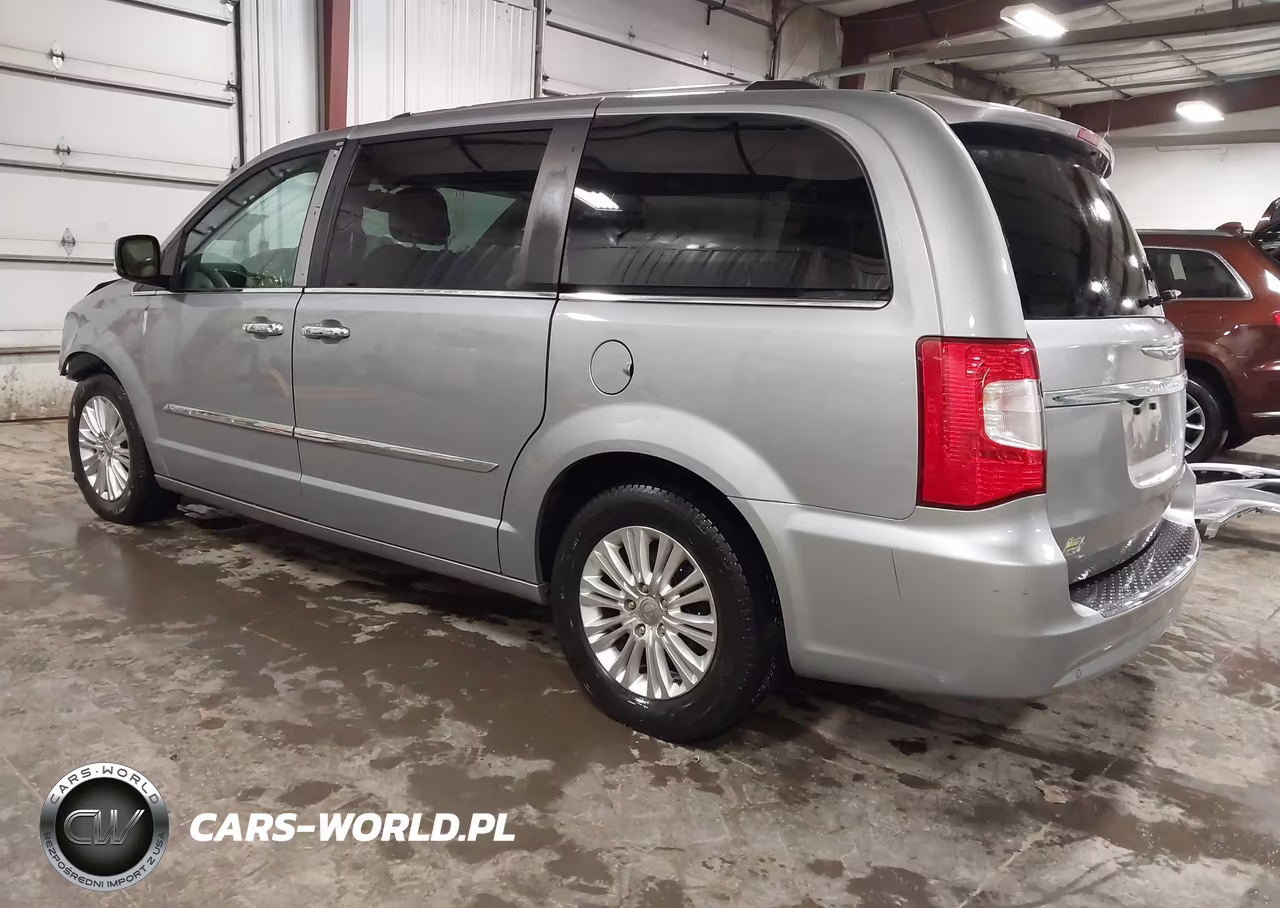 2015 Chrysler Town & Country Limited VIN:2C4RC1JG3FR714932 - 3