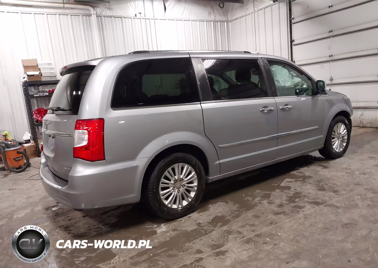 2015 Chrysler Town & Country Limited VIN:2C4RC1JG3FR714932 - 4