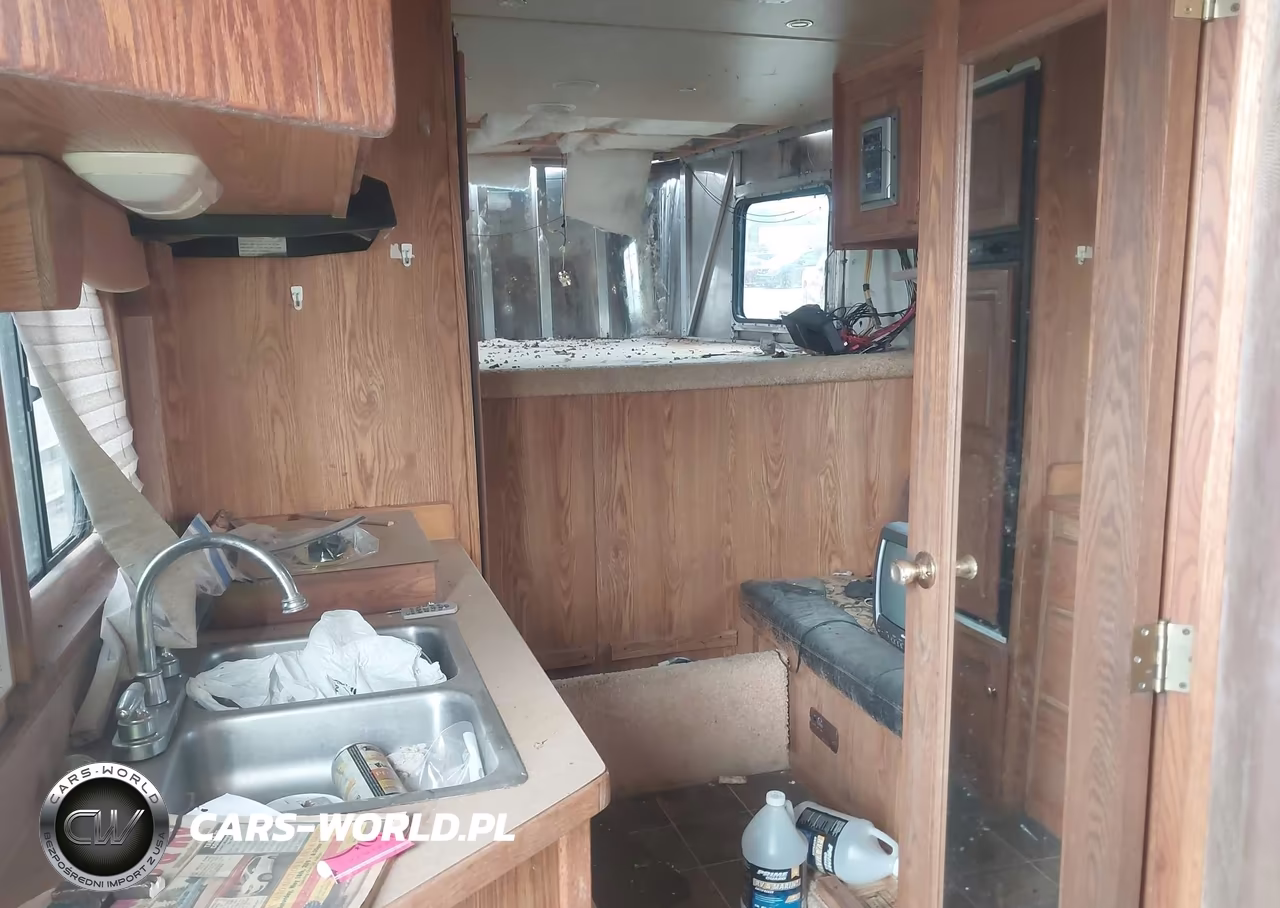 2005 Merlow Industries Horse Trailer VIN:1M9G4402351031026 - 5
