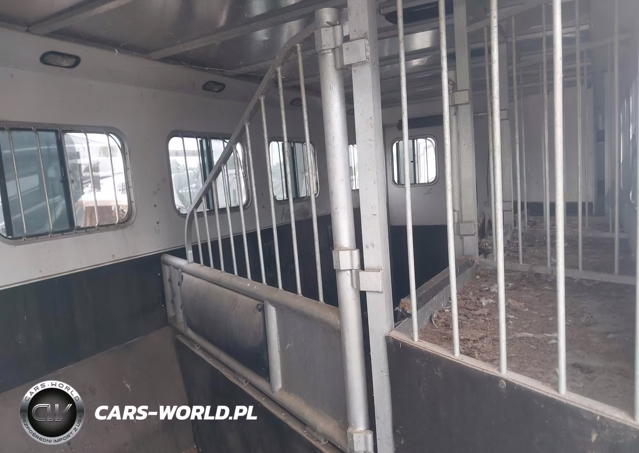 2005 Merlow Industries Horse Trailer VIN:1M9G4402351031026 - 8