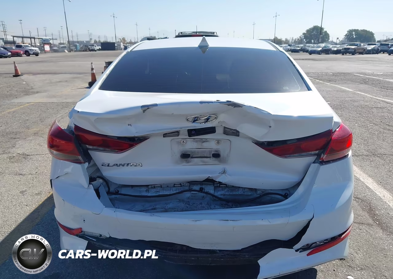 2018 Hyundai Elantra Sel VIN:5NPD84LF2JH225932 - 17