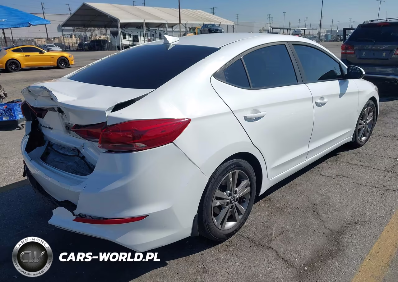 2018 Hyundai Elantra Sel VIN:5NPD84LF2JH225932 - 4