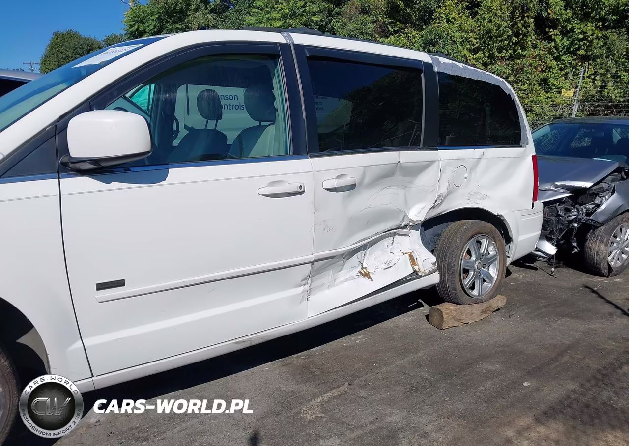 2008 Chrysler Town & Country Touring VIN:2A8HR54P38R710503 - 6