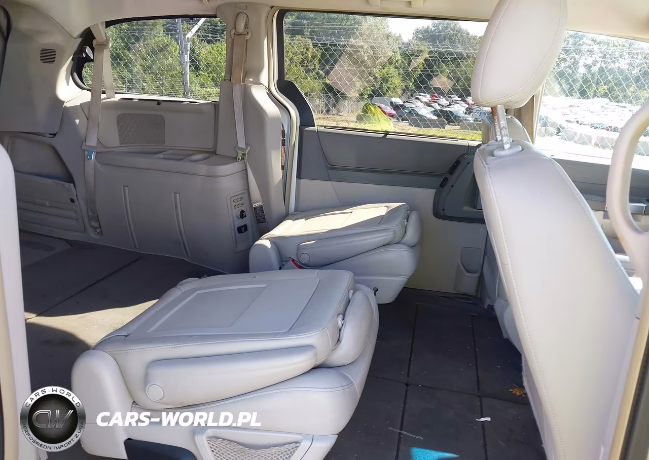 2008 Chrysler Town & Country Touring VIN:2A8HR54P38R710503 - 8