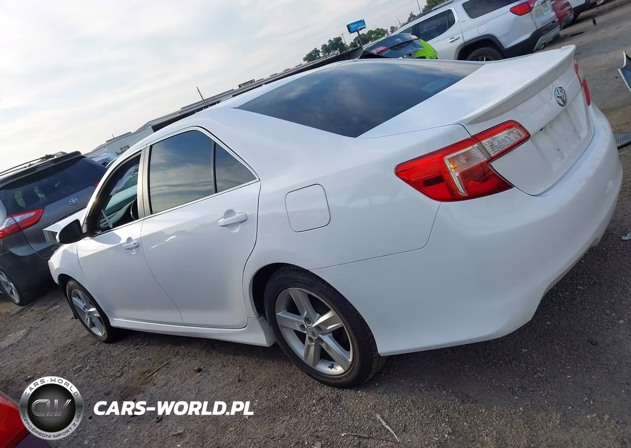 2014 Toyota Camry Se VIN:4T1BF1FK3EU821580 - 14