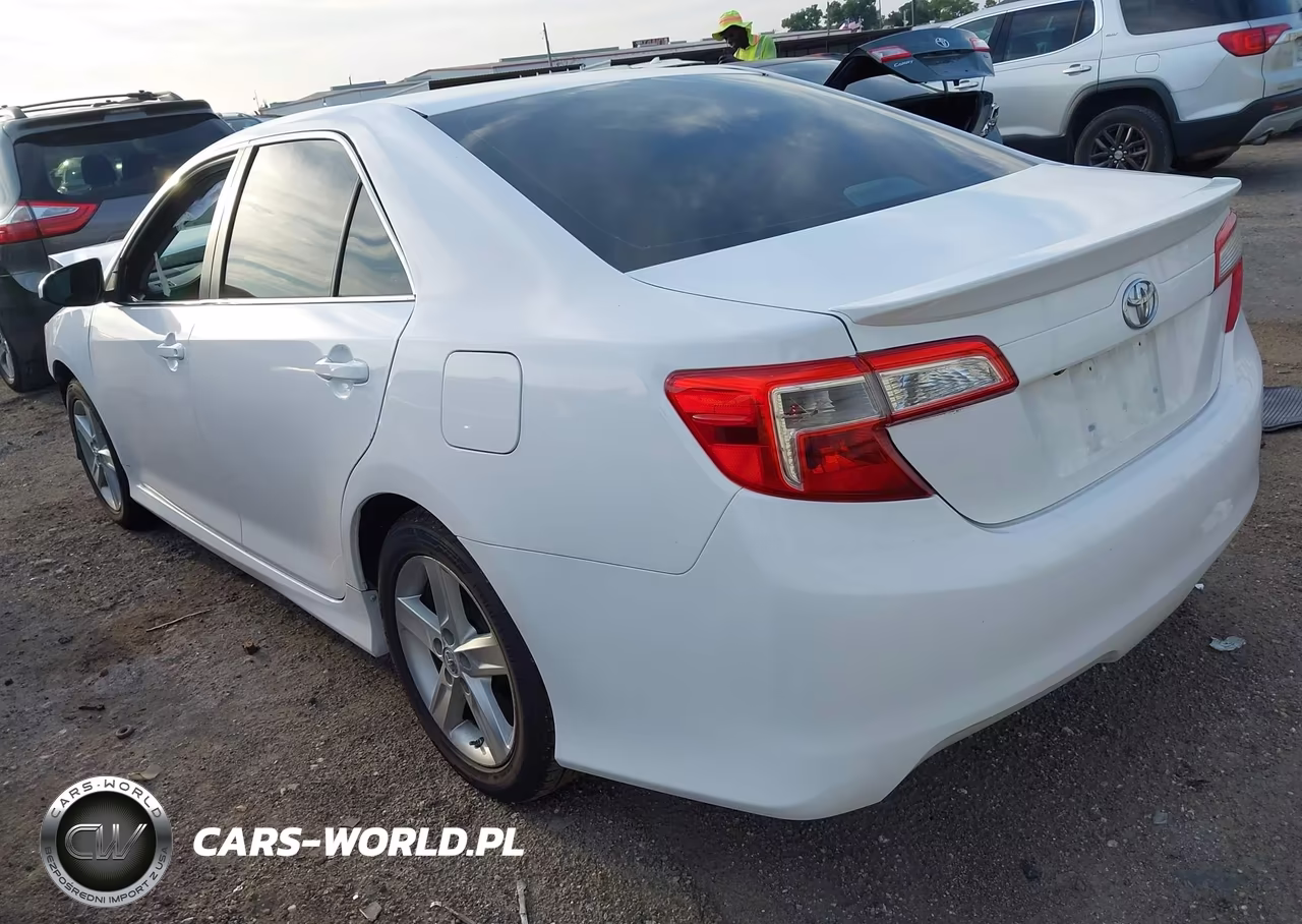 2014 Toyota Camry Se VIN:4T1BF1FK3EU821580 - 3