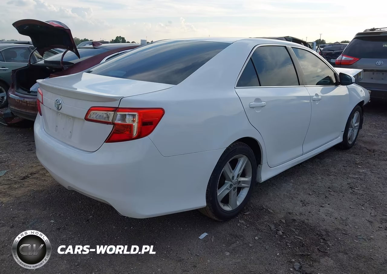 2014 Toyota Camry Se VIN:4T1BF1FK3EU821580 - 4