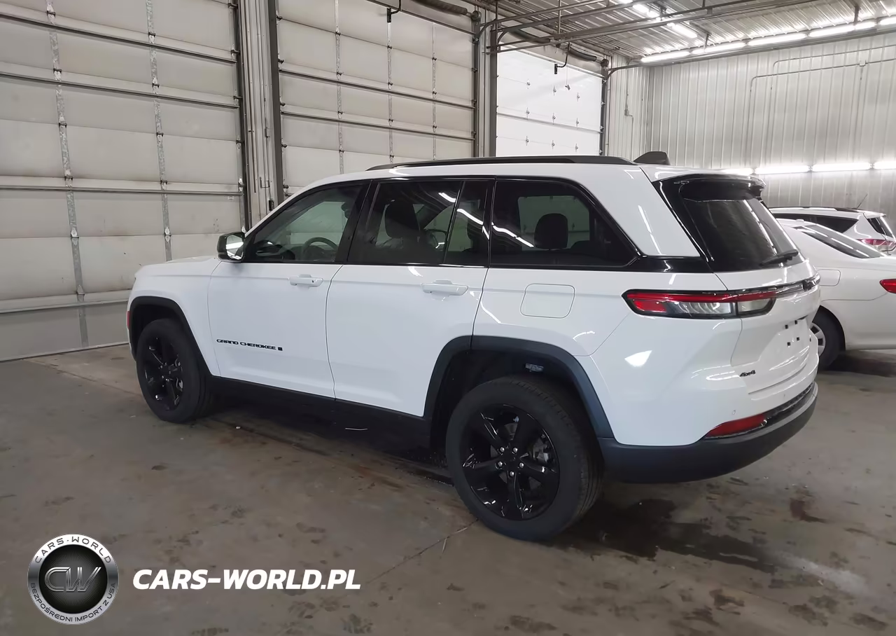 2023 Jeep Grand Cherokee Limited 4X4 VIN:1C4RJHBG1PC504594 - 3