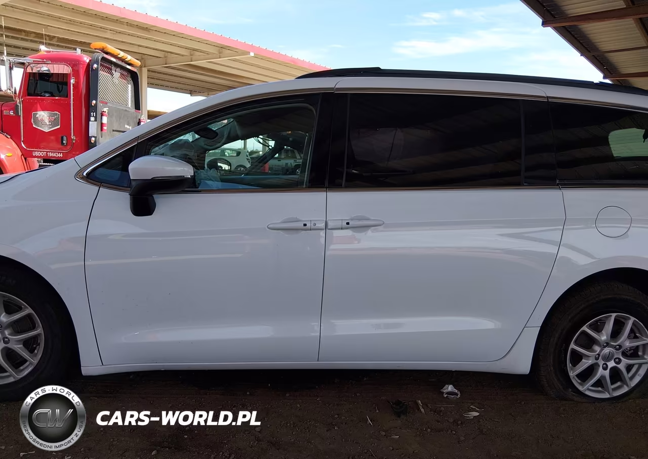 2023 Chrysler Pacifica Touring L VIN:2C4RC1BGXPR606694 - 15