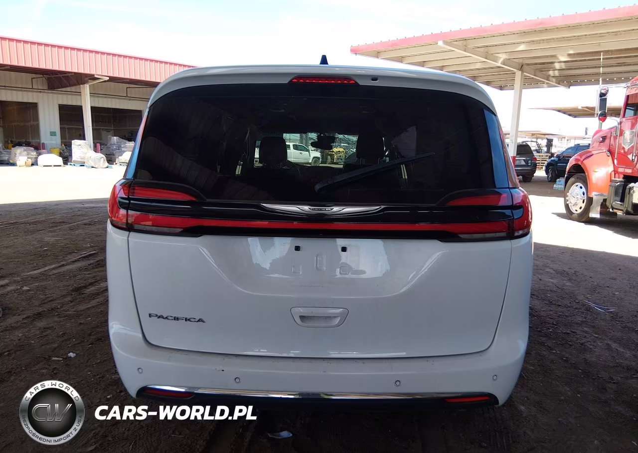 2023 Chrysler Pacifica Touring L VIN:2C4RC1BGXPR606694 - 17