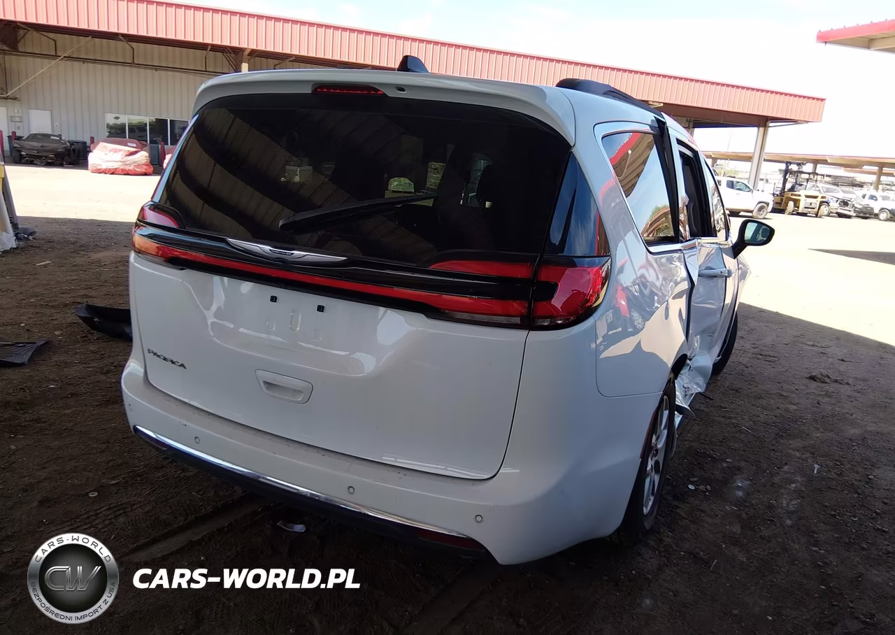 2023 Chrysler Pacifica Touring L VIN:2C4RC1BGXPR606694 - 4