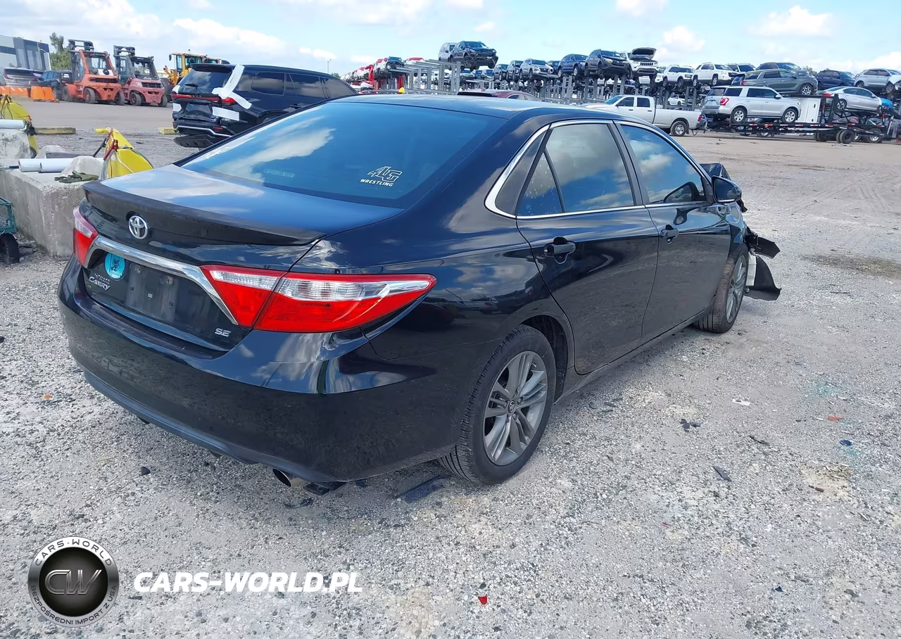 2015 Toyota Camry Se VIN:4T1BF1FK8FU499729 - 4