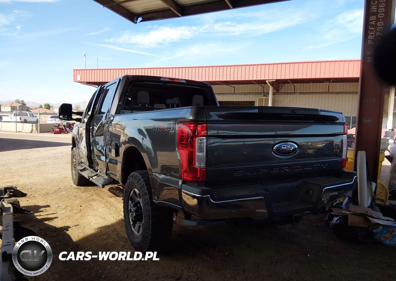 2017 Ford F-250 Xlt VIN:1FT7W2BT5HEB36817 - 3