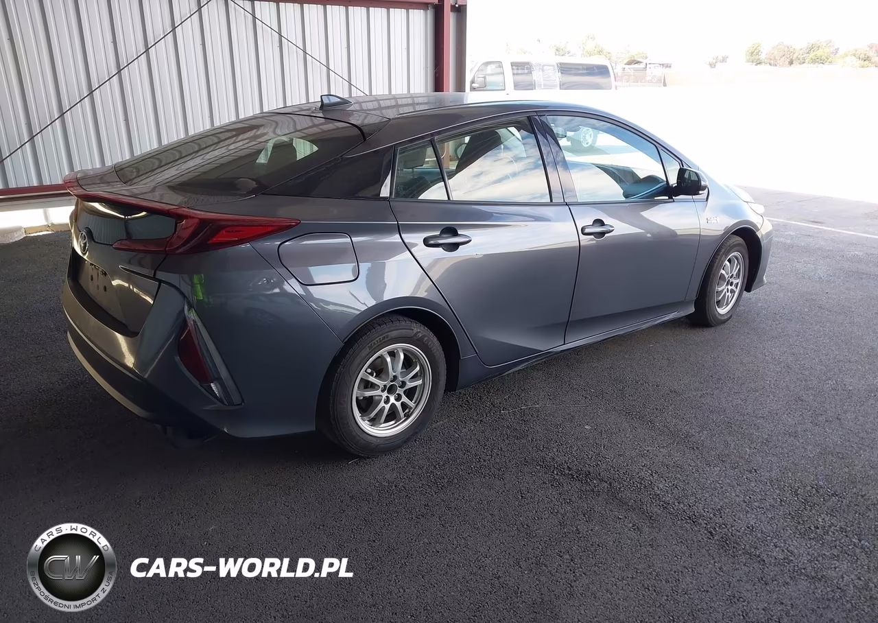 2019 Toyota Prius Prime Plus VIN:JTDKARFP3K3112243 - 4
