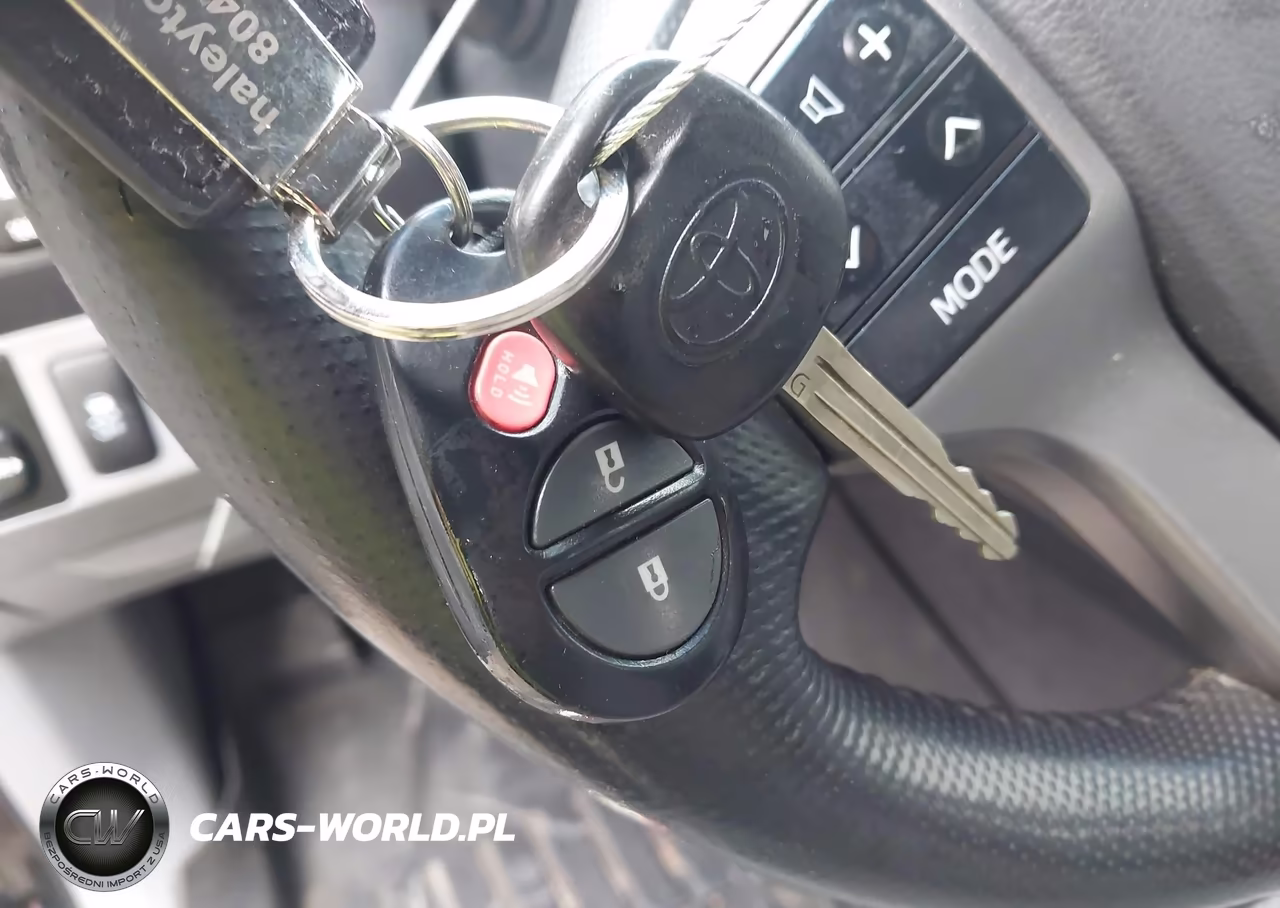 2012 Toyota Tacoma Base V6 VIN:5TFLU4EN7CX047292 - 11
