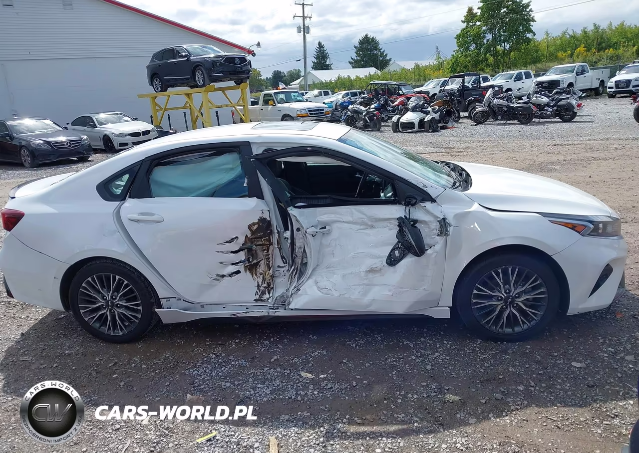 2024 Kia Forte Gt-Line VIN:3KPF54AD2RE830889 - 13