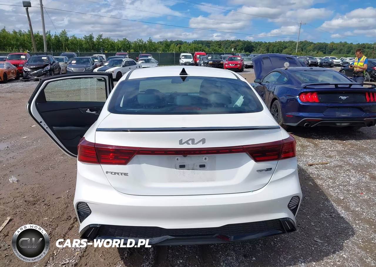 2024 Kia Forte Gt-Line VIN:3KPF54AD2RE830889 - 16