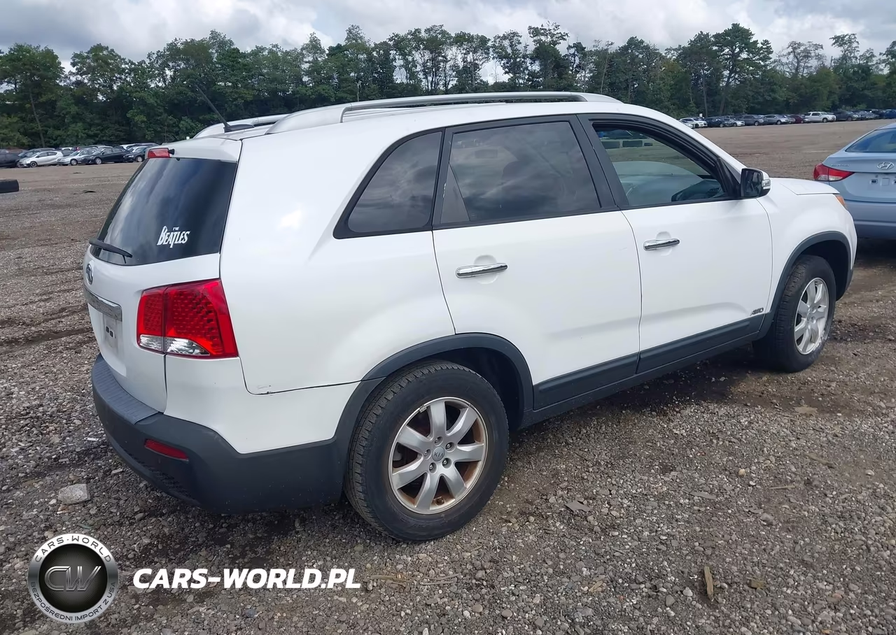 2013 Kia Sorento Lx VIN:5XYKTCA66DG416039 - 4