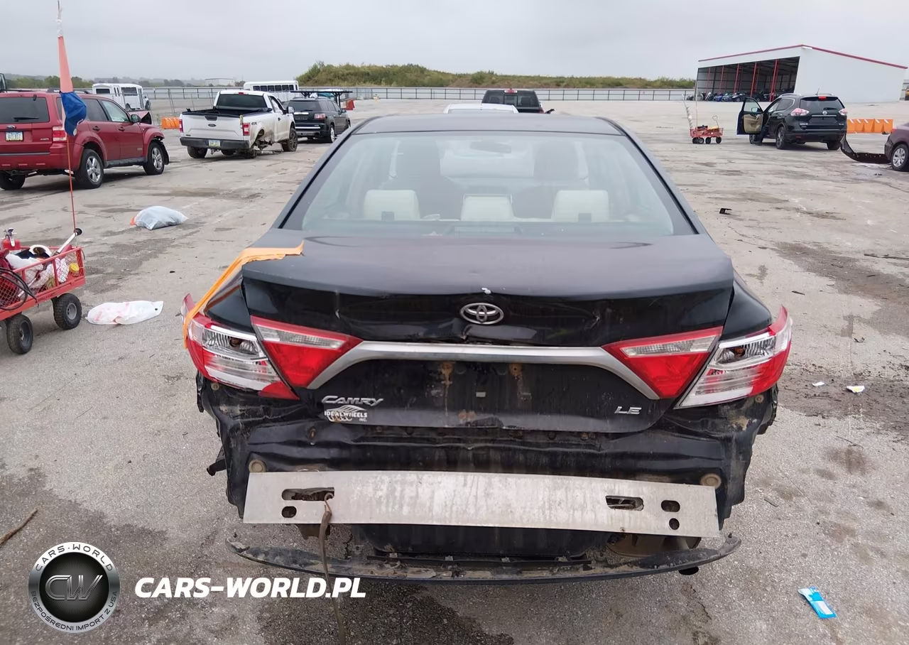 2015 Toyota Camry Le VIN:4T4BF1FK0FR448568 - 17