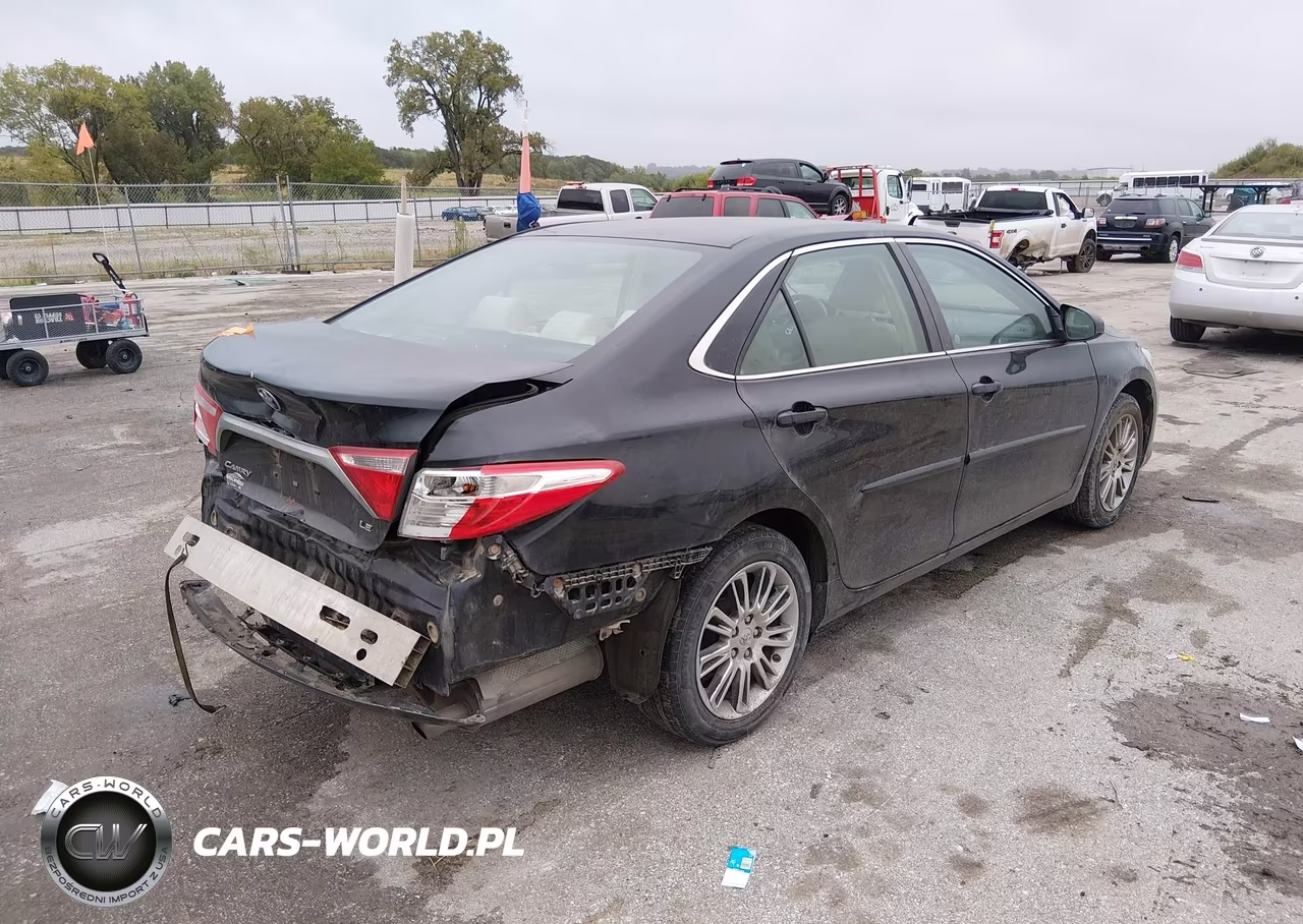 2015 Toyota Camry Le VIN:4T4BF1FK0FR448568 - 4