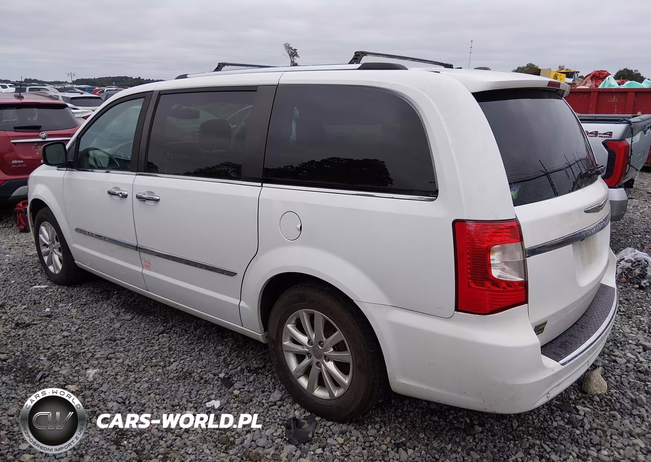 2015 Chrysler Town & Country Limited Platinum VIN:2C4RC1GG8FR710477 - 3