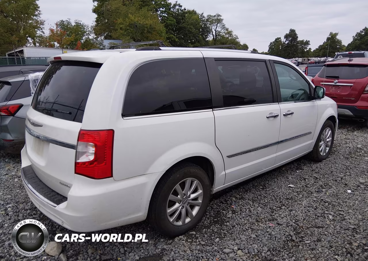 2015 Chrysler Town & Country Limited Platinum VIN:2C4RC1GG8FR710477 - 4