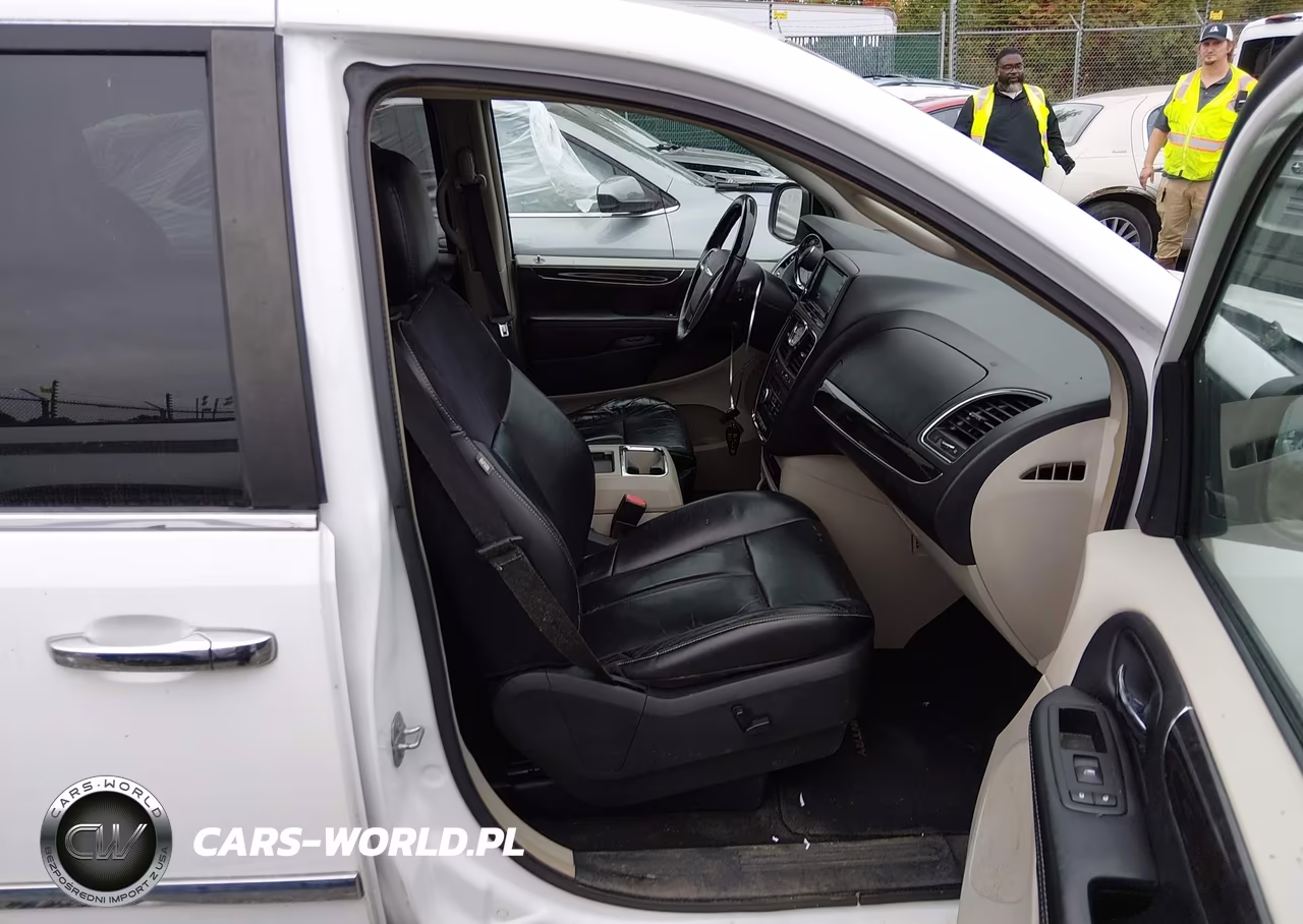 2015 Chrysler Town & Country Limited Platinum VIN:2C4RC1GG8FR710477 - 5