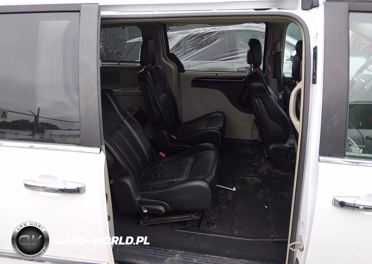 2015 Chrysler Town & Country Limited Platinum VIN:2C4RC1GG8FR710477 - 8