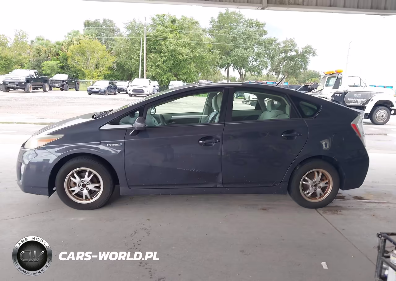 2011 Toyota Prius Two VIN:JTDKN3DUXB5369737 - 14