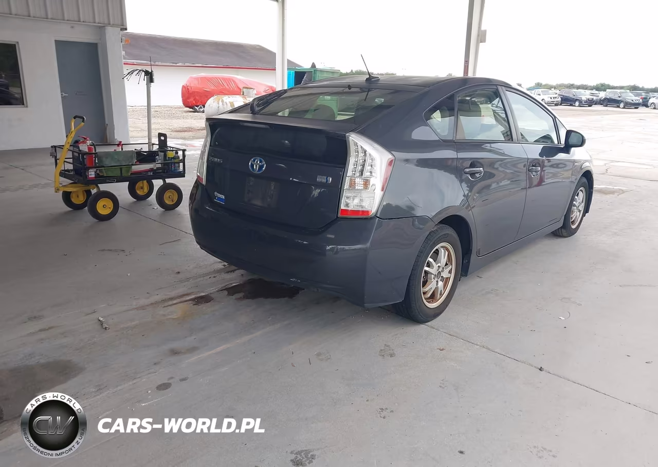 2011 Toyota Prius Two VIN:JTDKN3DUXB5369737 - 4