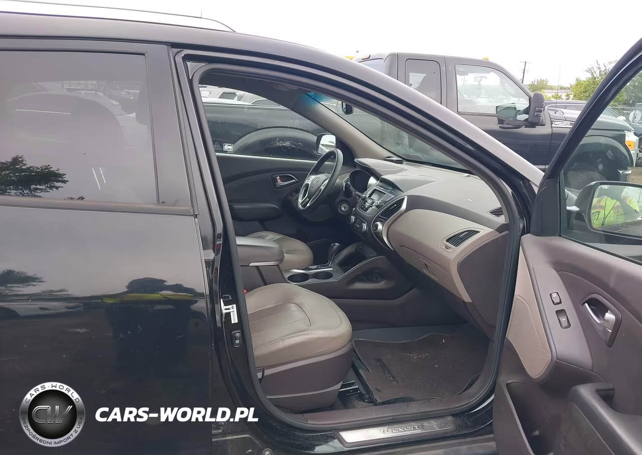 2012 Hyundai Tucson Limited VIN:KM8JUCACXCU481841 - 5
