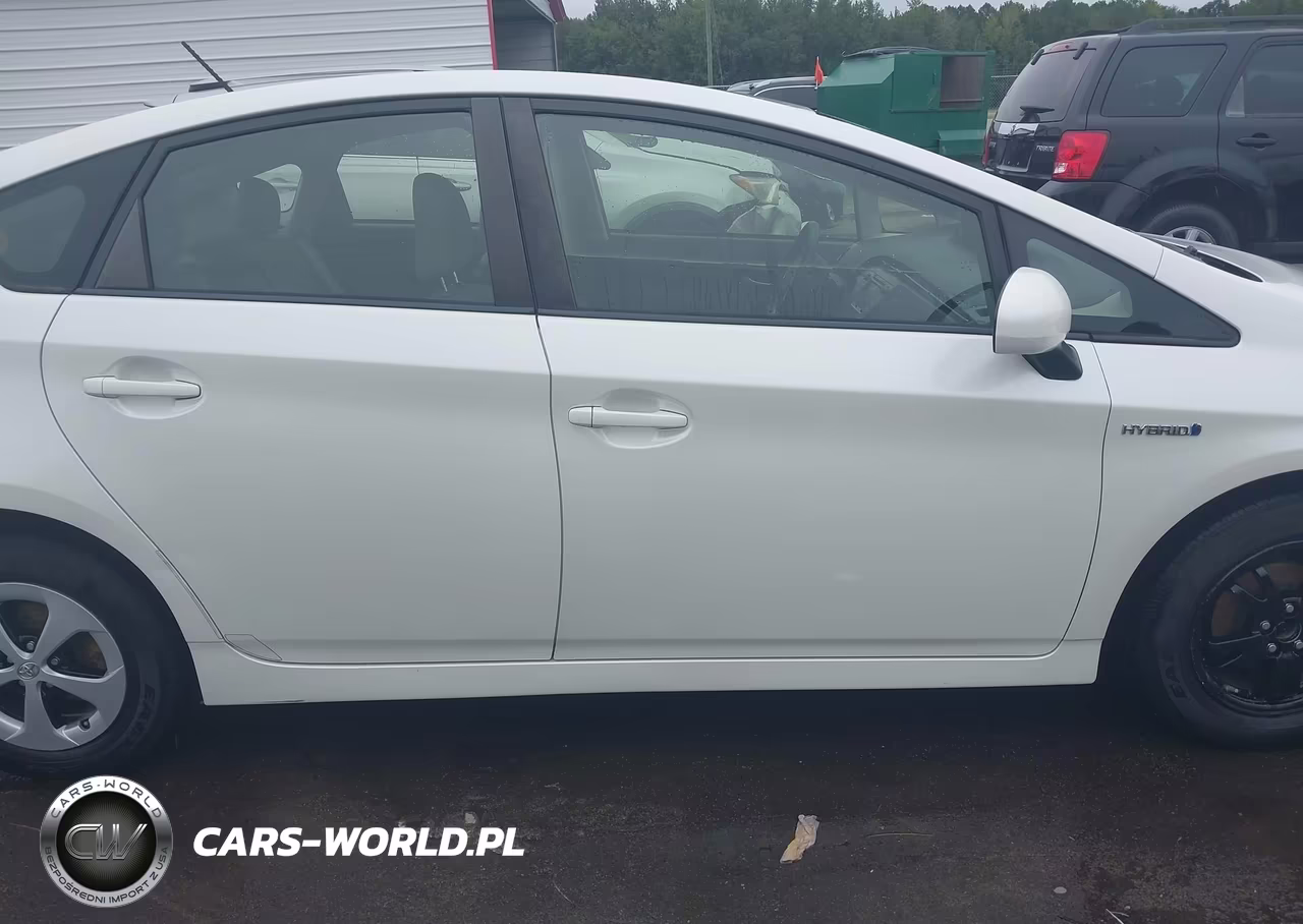 2015 Toyota Prius Two VIN:JTDKN3DU9F0433639 - 13