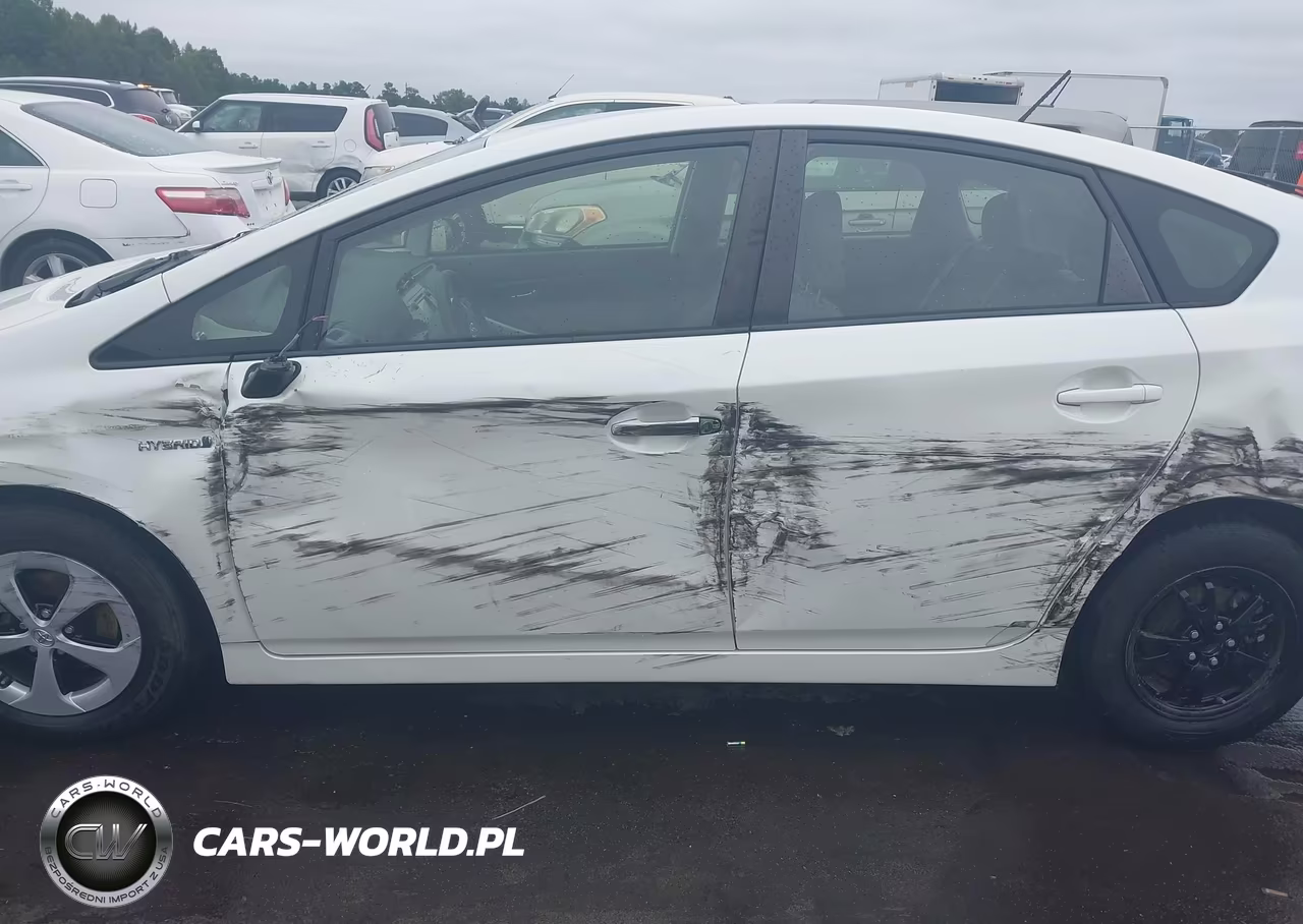 2015 Toyota Prius Two VIN:JTDKN3DU9F0433639 - 14