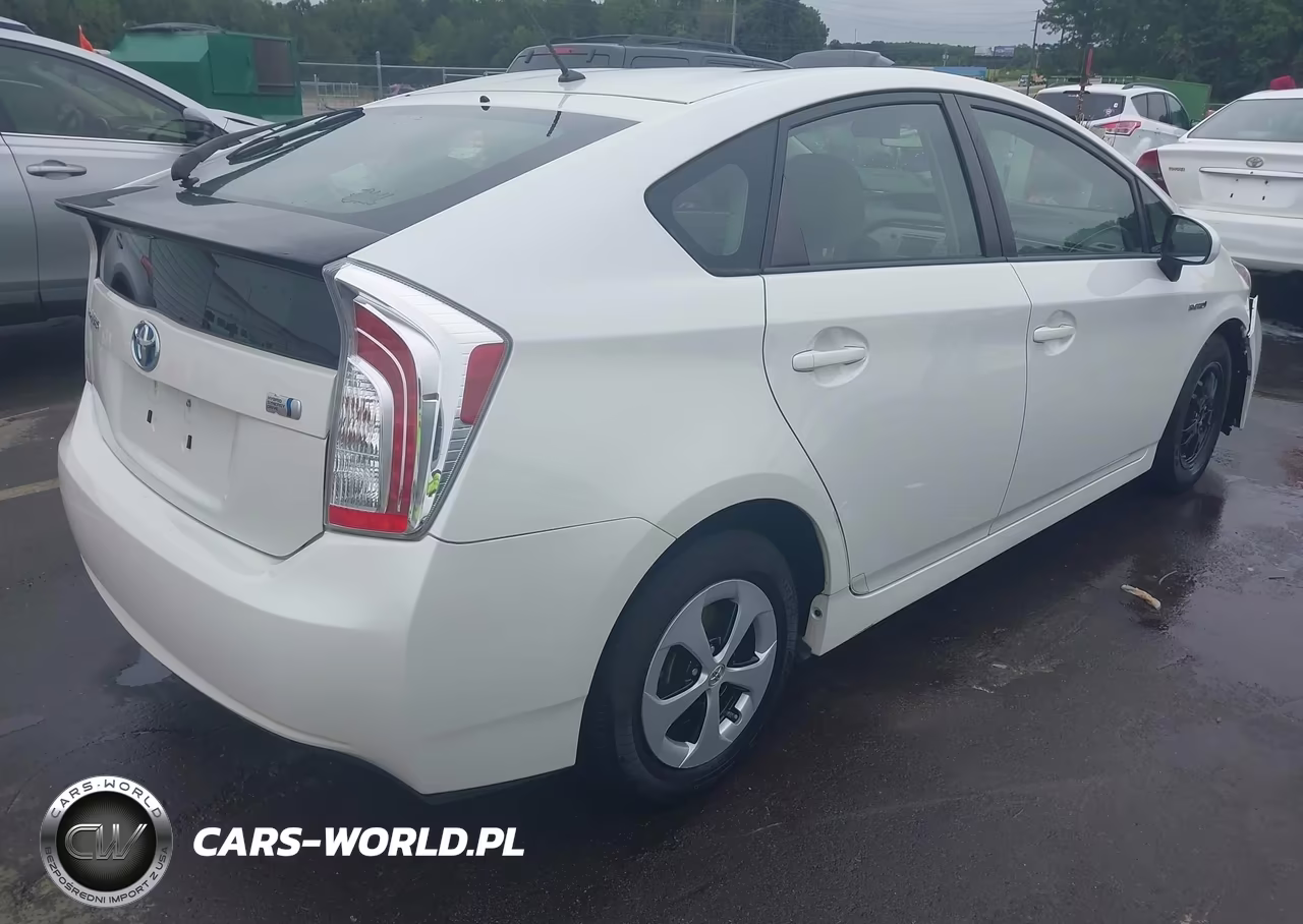 2015 Toyota Prius Two VIN:JTDKN3DU9F0433639 - 4