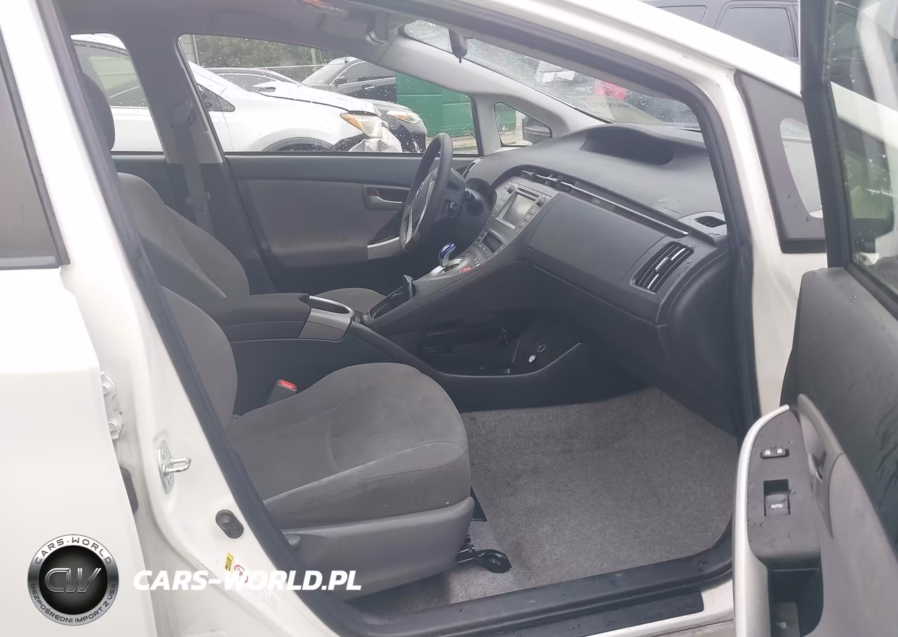 2015 Toyota Prius Two VIN:JTDKN3DU9F0433639 - 5