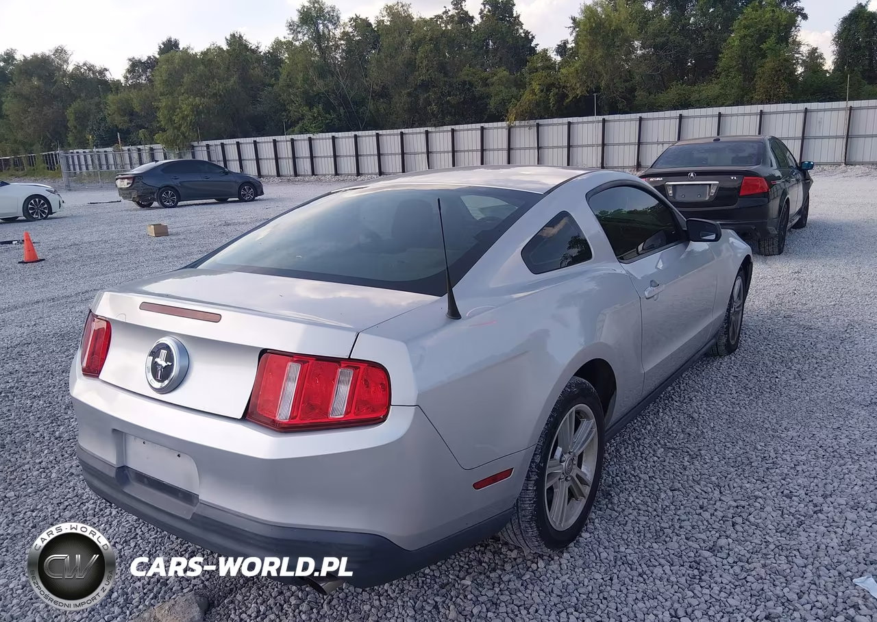 2010 Ford Mustang V6 VIN:1ZVBP8AN7A5170743 - 4