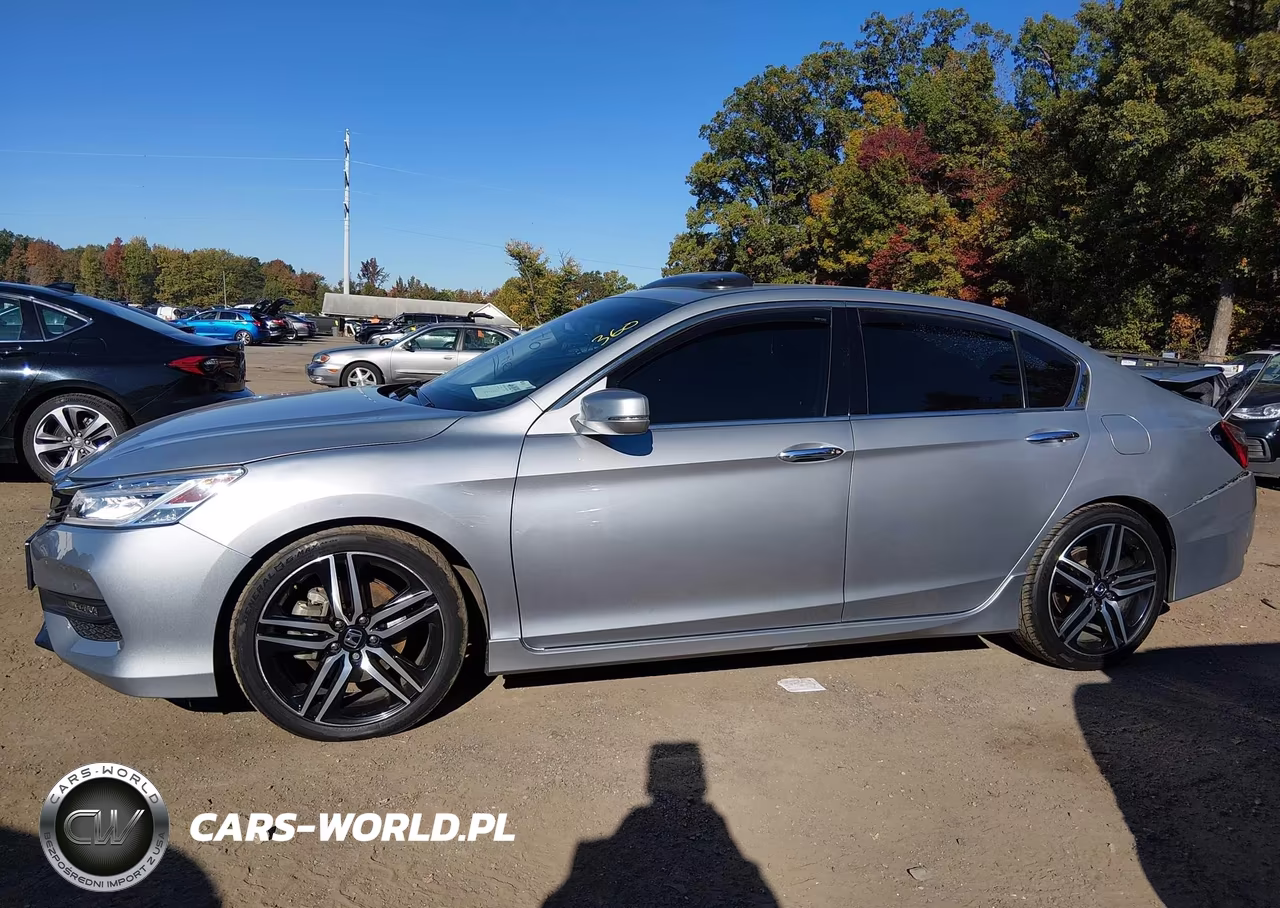 2017 Honda Accord Touring V6 VIN:1HGCR3F9XHA009211 - 14